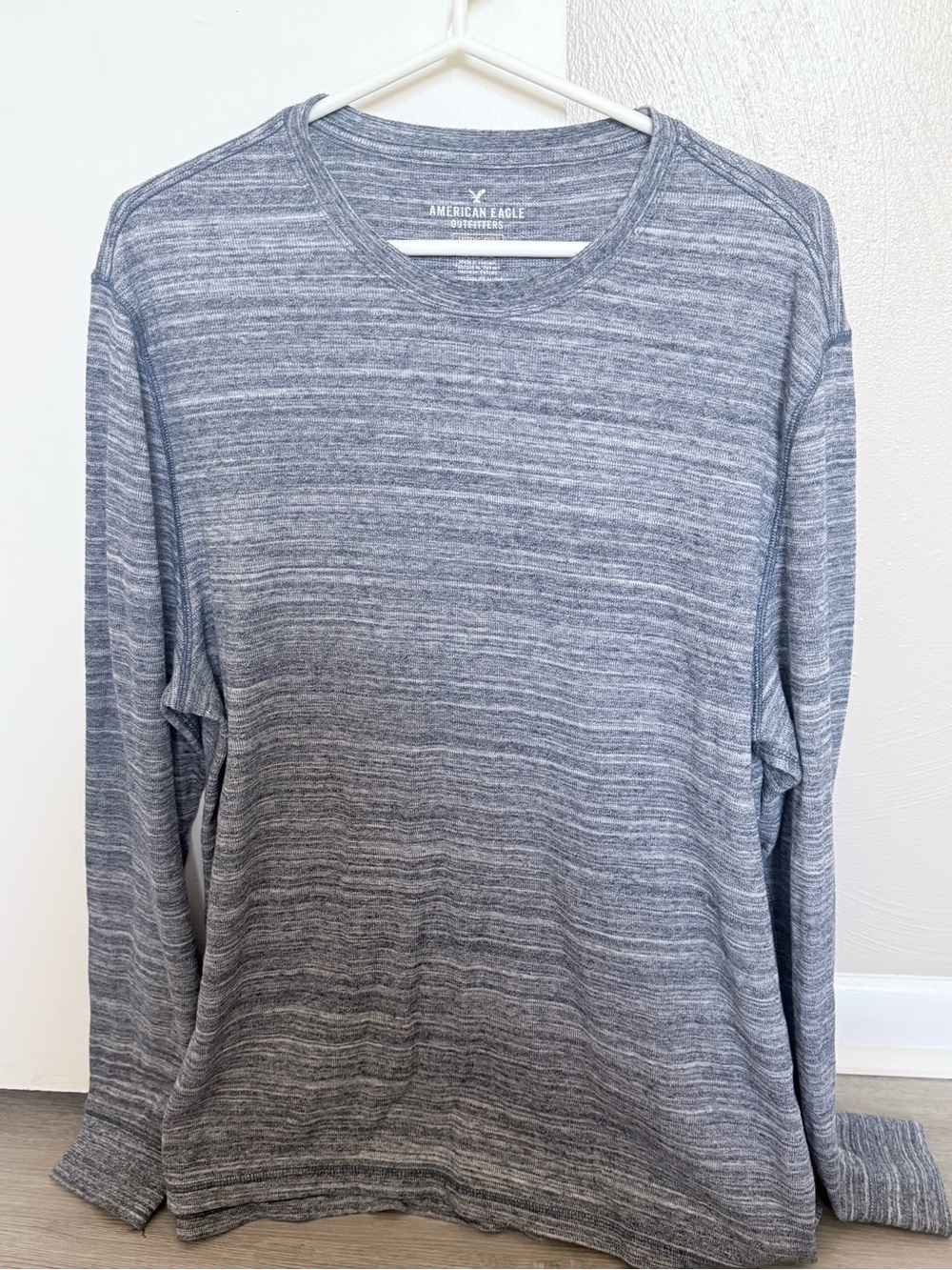 American Eagle Outfitters Men's Heathered Blue-Gray Long Sleeve Crew